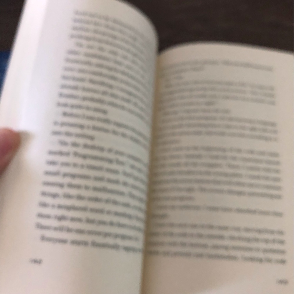 Four by: Veronica Roth hardback book - Picture 4 of 5
